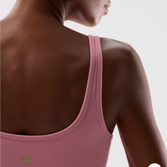 Aritzia Golden Butter Sports Bra - Picture 4 of 7